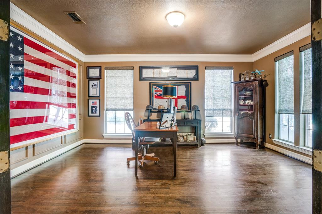 2801 Carriage Trail