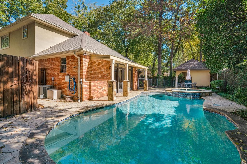 2801 Carriage Trail