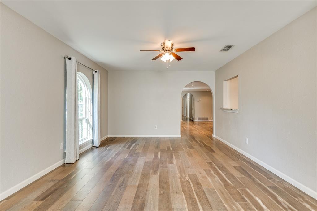 16 Spring Oaks Road