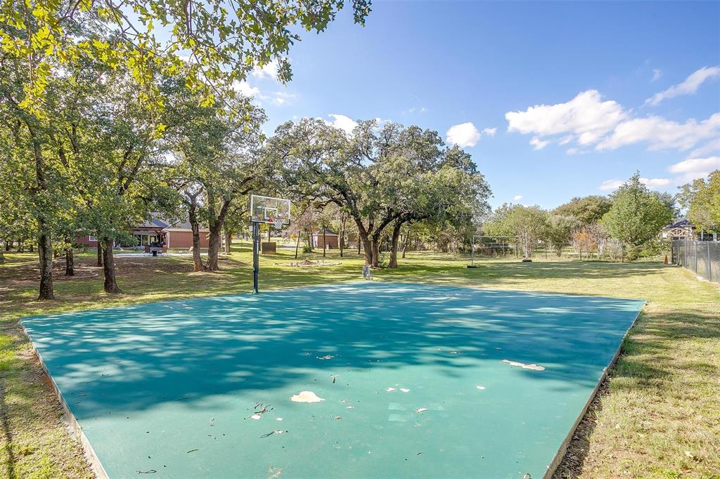 2801 Bent Oaks Drive