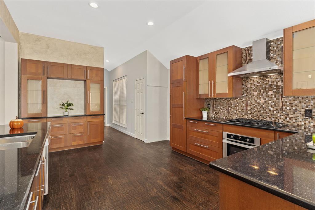 4916 Golfside Drive