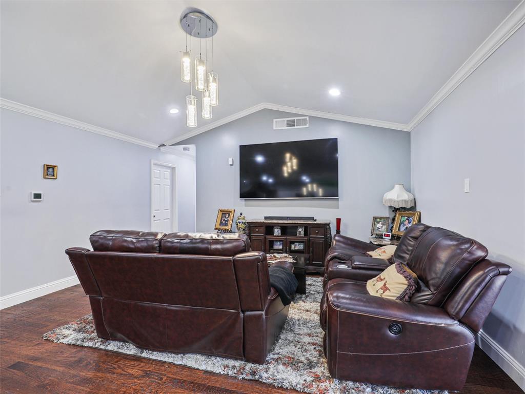 3516 Shorecrest Drive