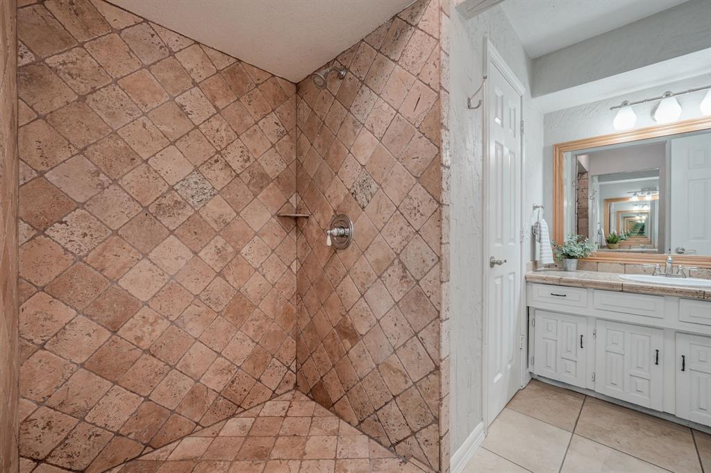 1105 Desco Drive