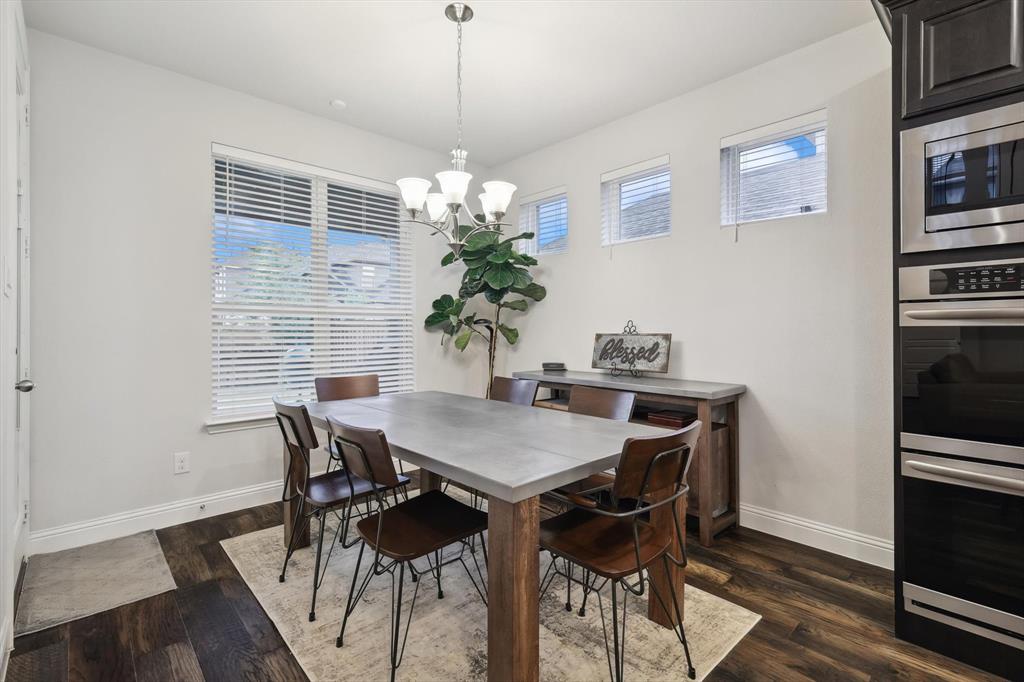 2180 English Ivy Road
