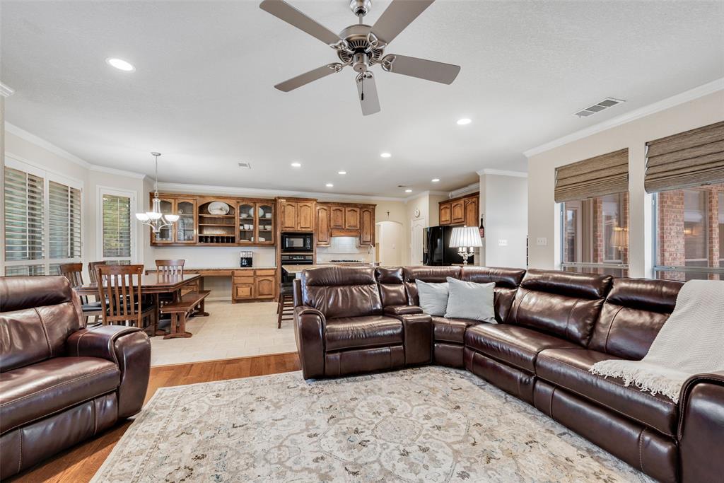8942 Kingston Court