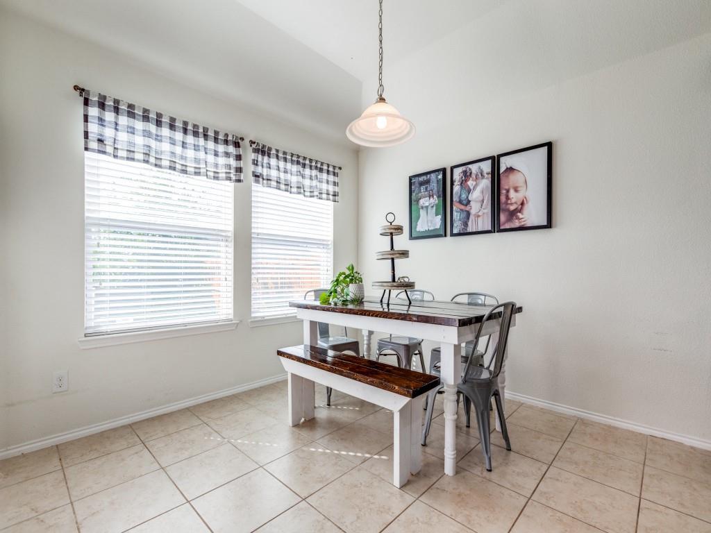 1512 Zebra Finch Drive