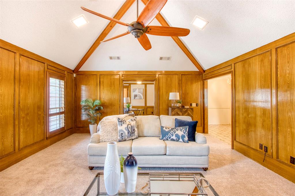 2612 Mariposa Circle