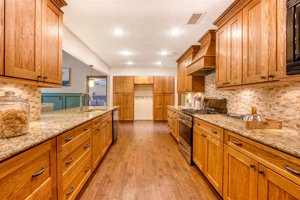 2612 Mariposa Circle