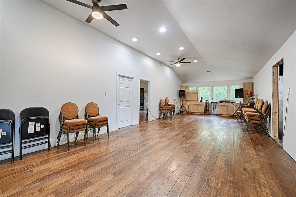 222 S Acres Drive