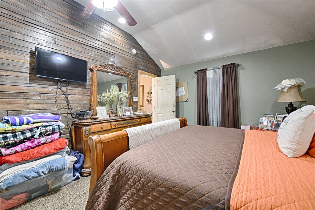 222 S Acres Drive