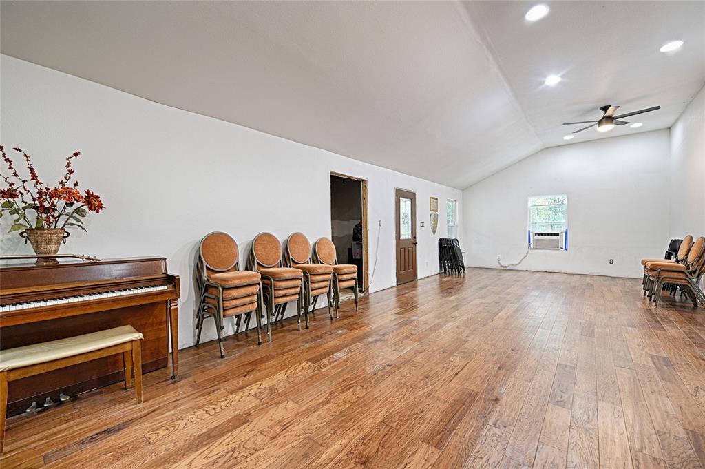 222 S Acres Drive