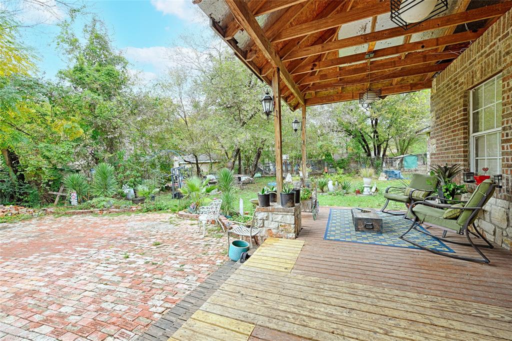 222 S Acres Drive
