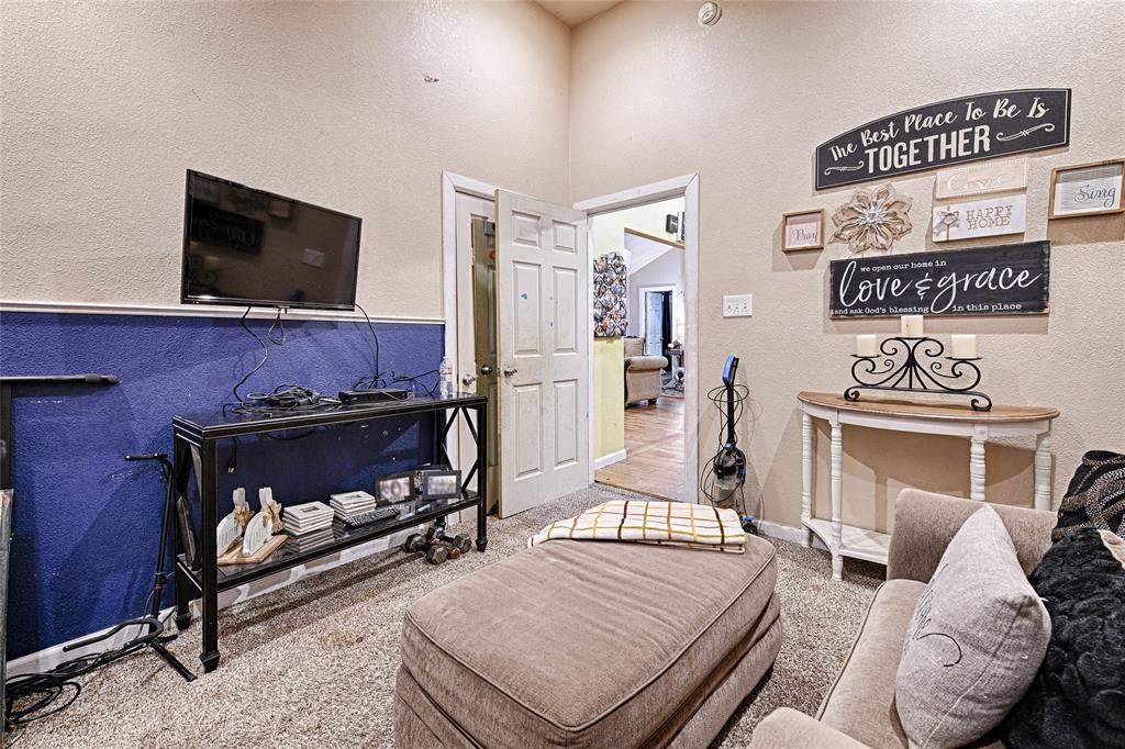 222 S Acres Drive