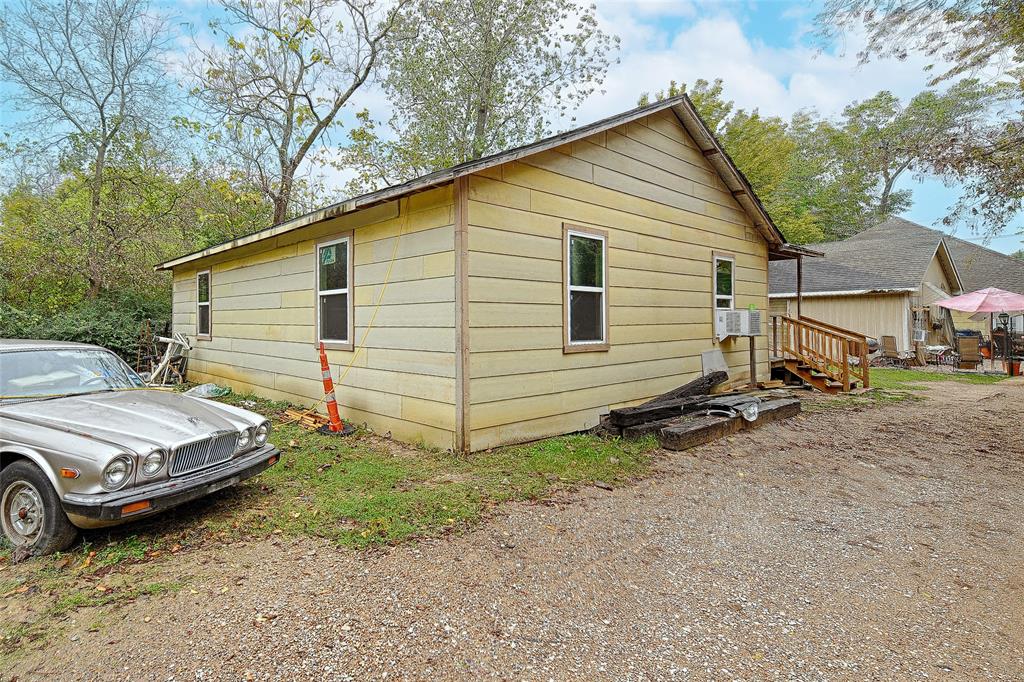 222 S Acres Drive