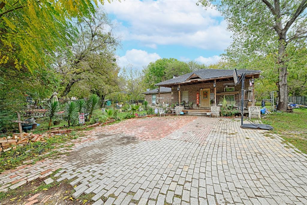 222 S Acres Drive