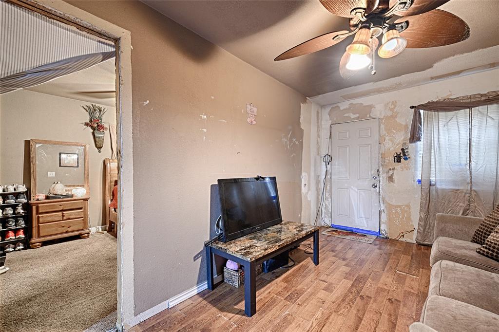 222 S Acres Drive