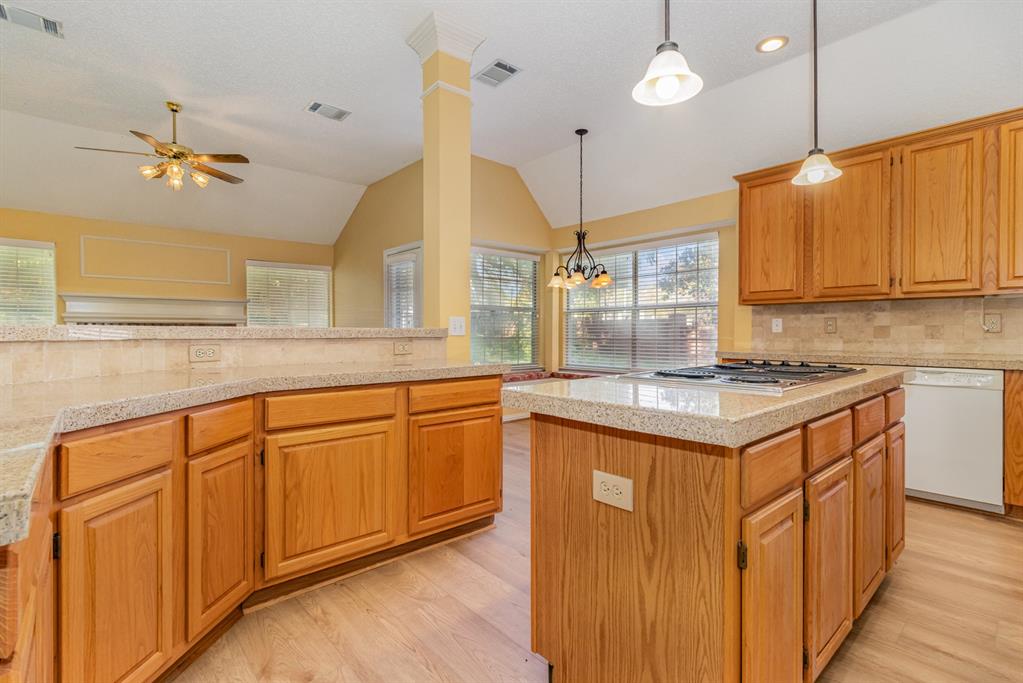 2833 Oleander Drive