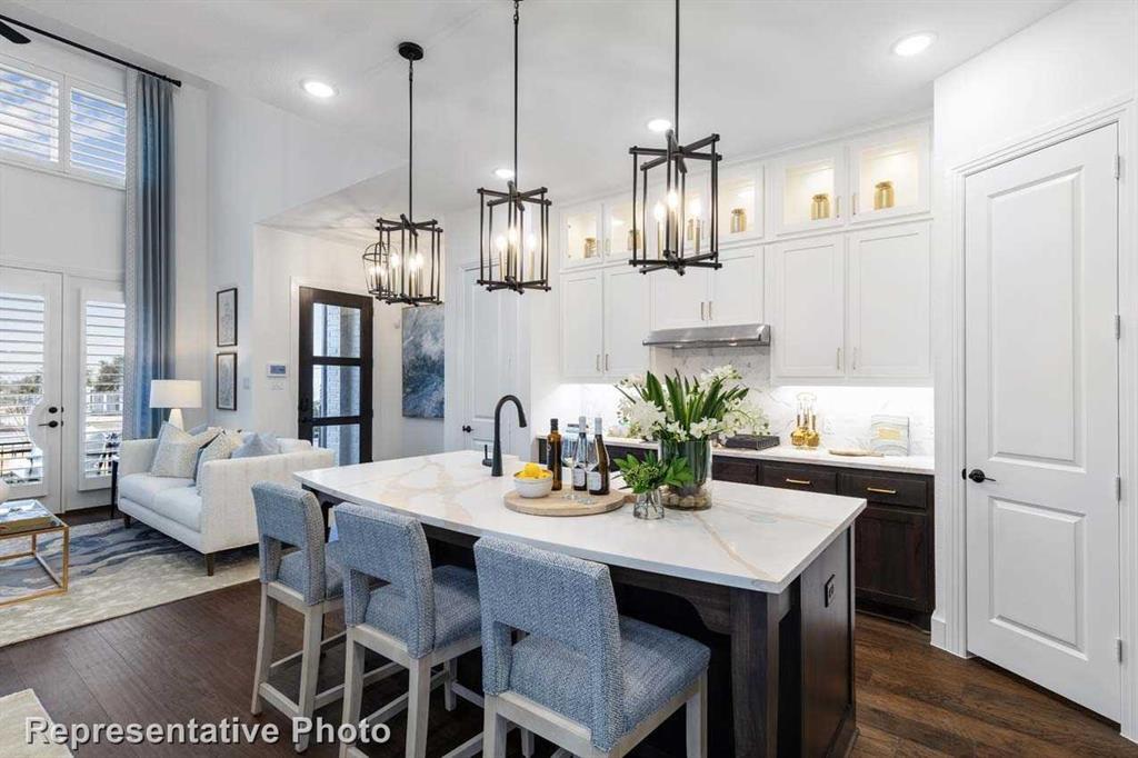 8124 Legacy Oak Drive