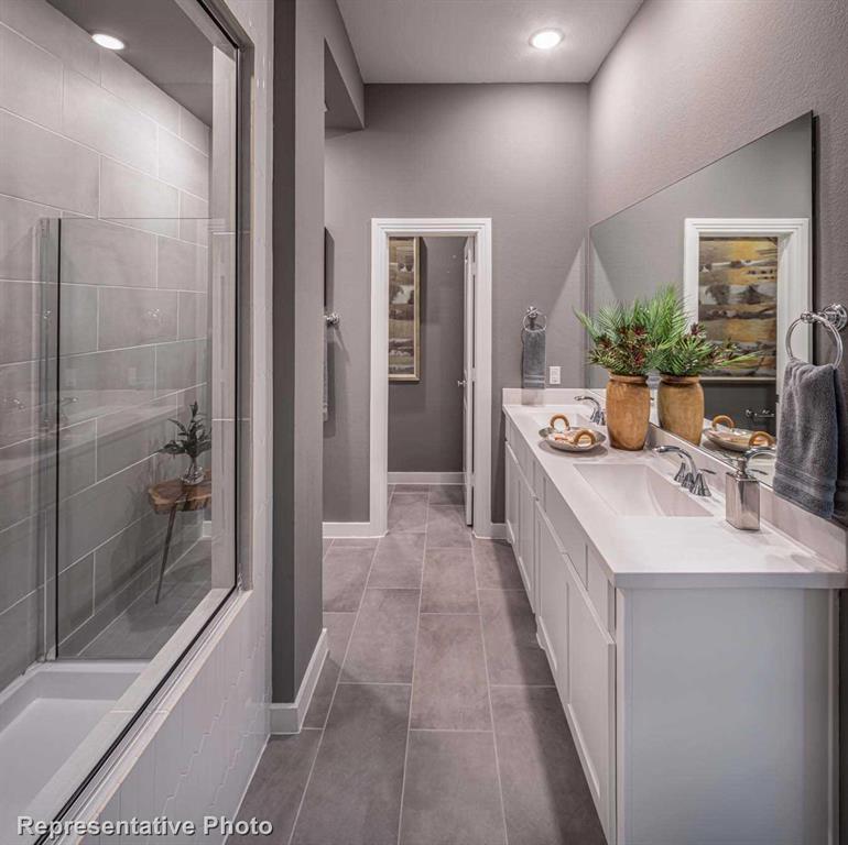 8136 Legacy Oak Drive