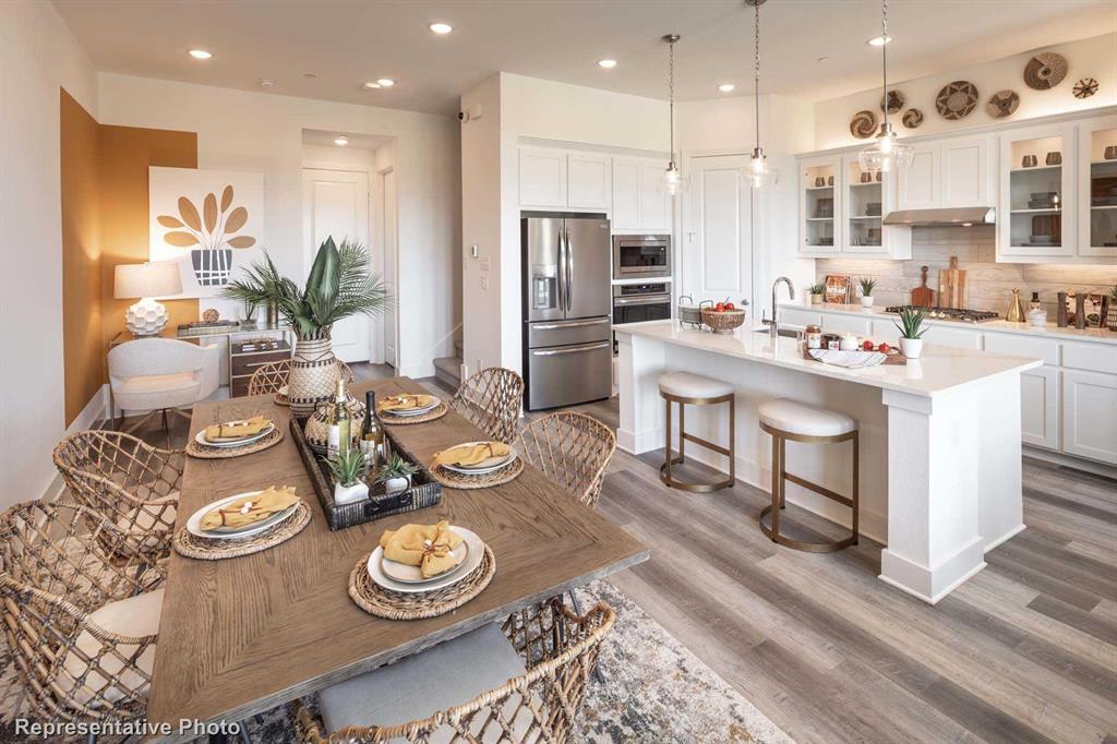 8136 Legacy Oak Drive