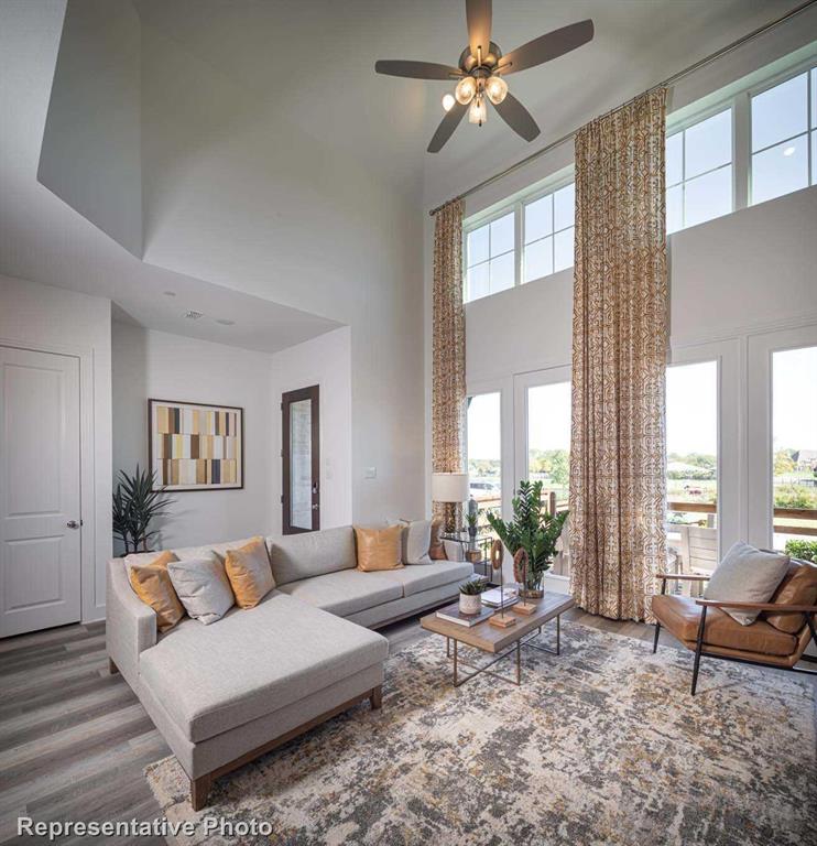 8136 Legacy Oak Drive