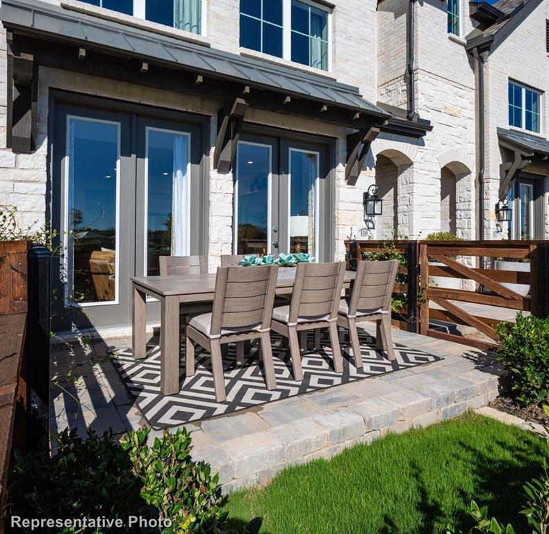 8136 Legacy Oak Drive