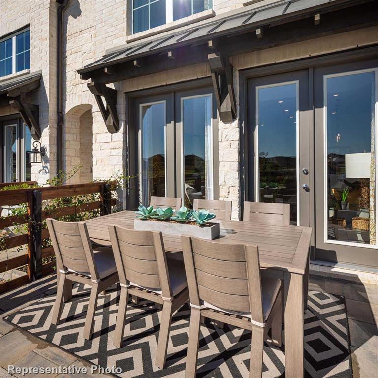 8136 Legacy Oak Drive