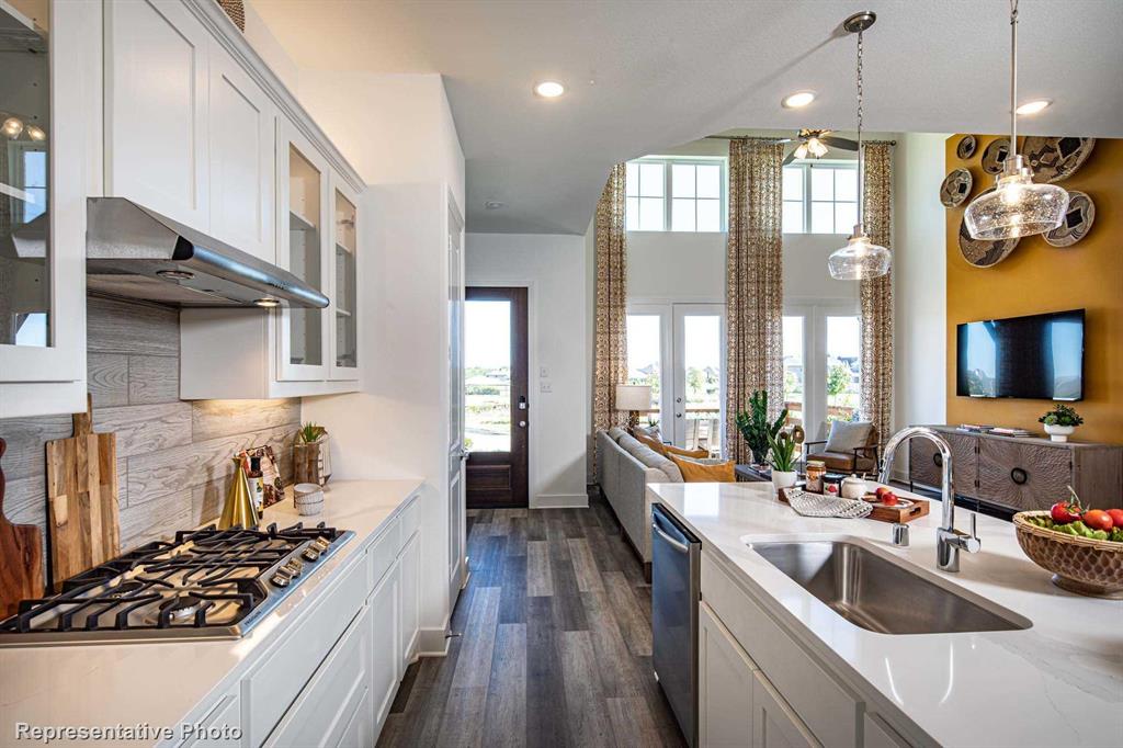 8128 Legacy Oak Drive