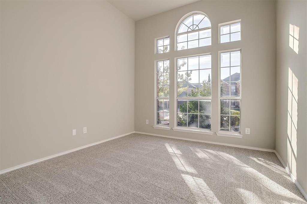 915 Peach Lane