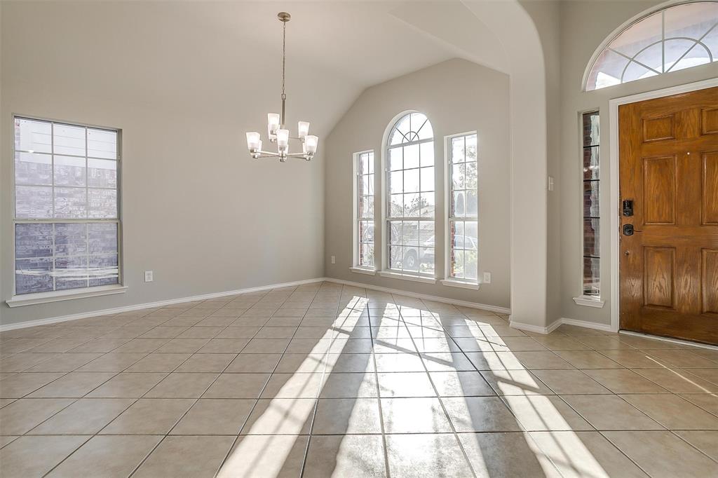915 Peach Lane