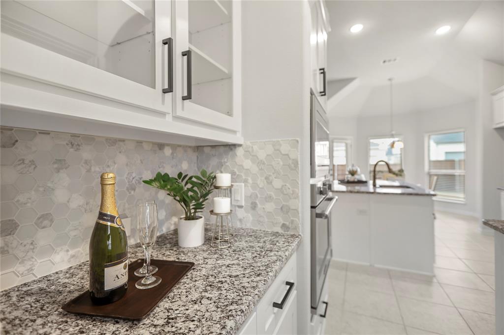 1052 Putnam Drive