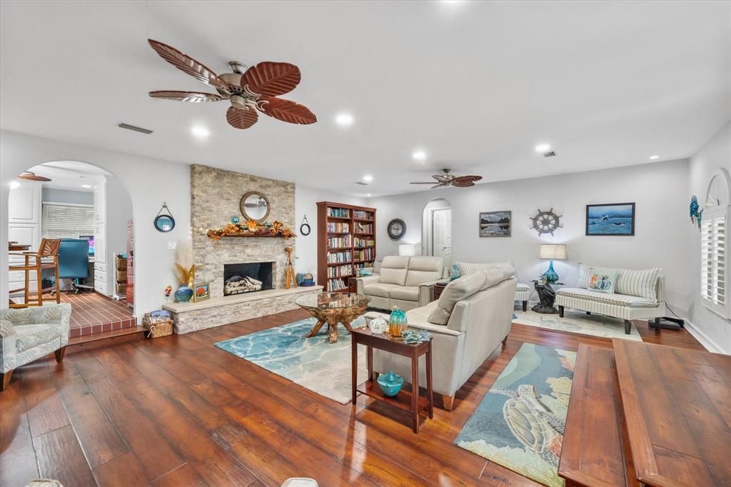 2807 Monties Lane