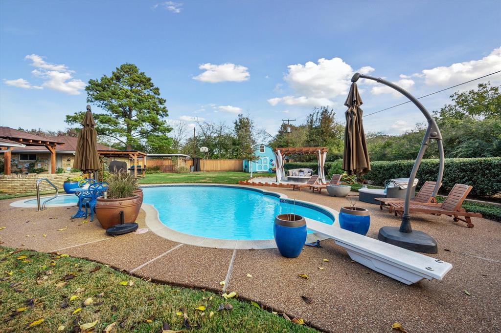2807 Monties Lane