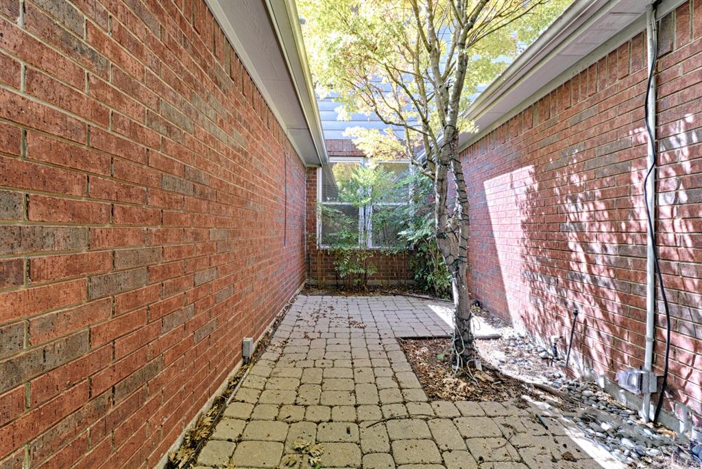 2513 Suntree Lane