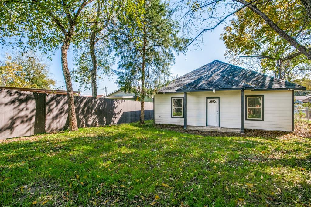 1423 E Waco Avenue