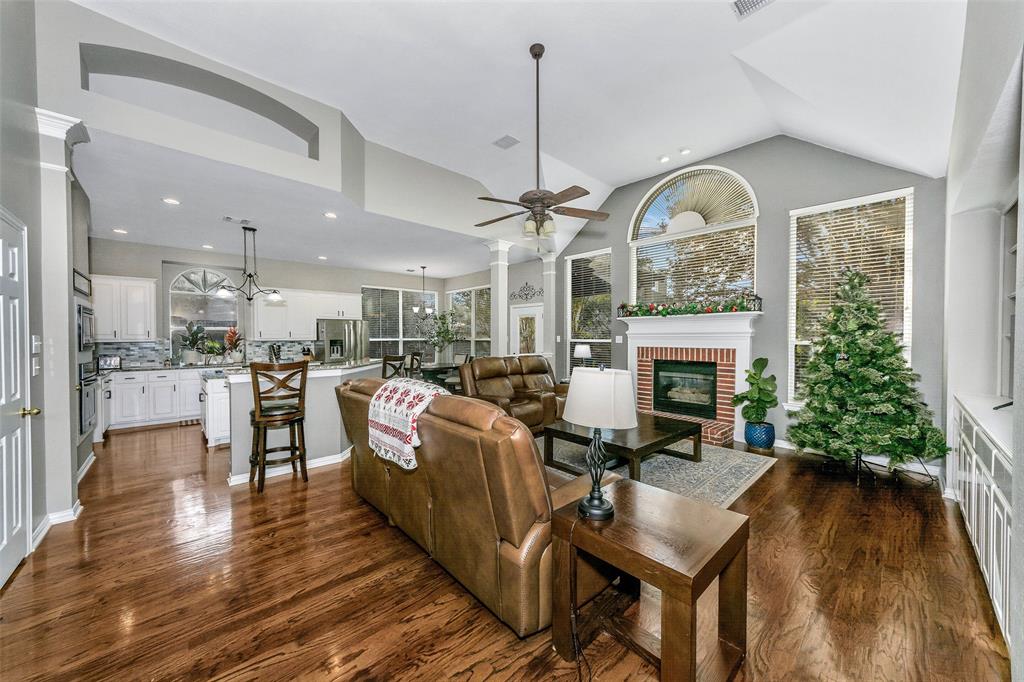 8617 Twisted Oaks Way