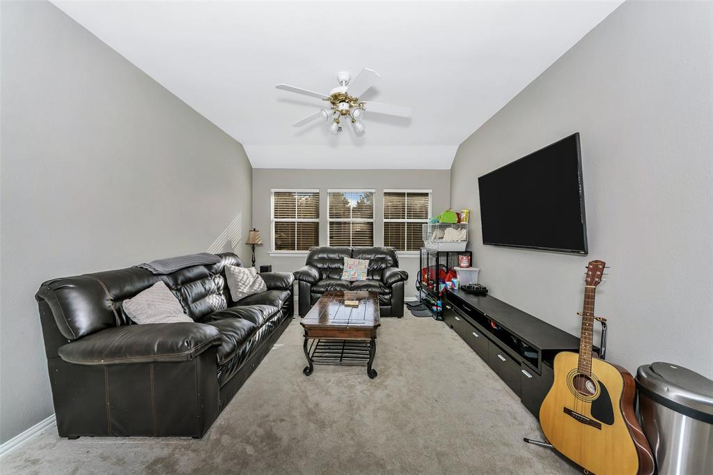 8617 Twisted Oaks Way
