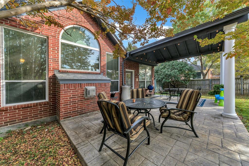 8617 Twisted Oaks Way