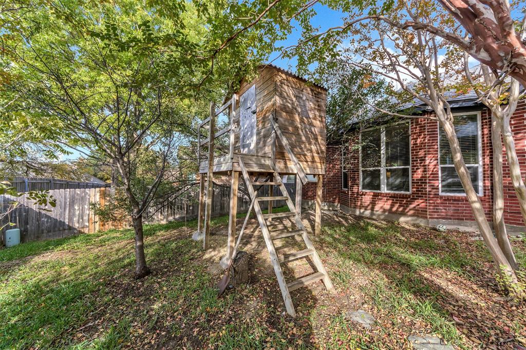 8617 Twisted Oaks Way
