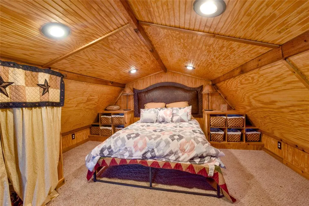 5480 Bridle Path