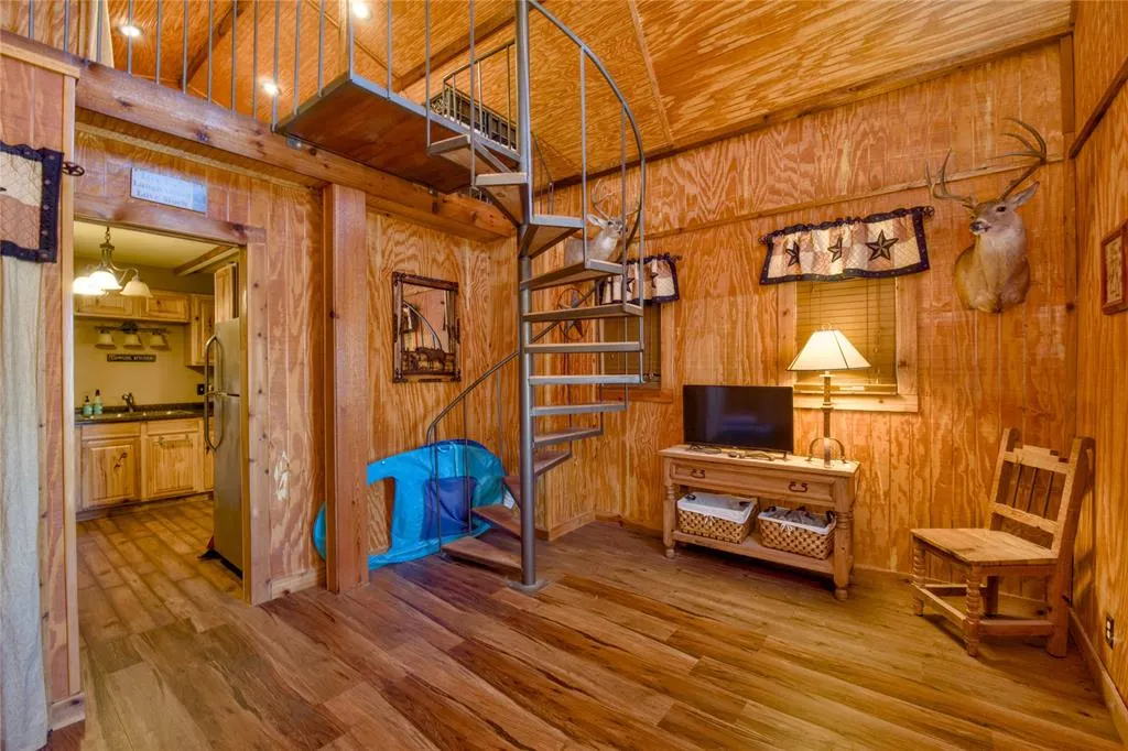 5480 Bridle Path