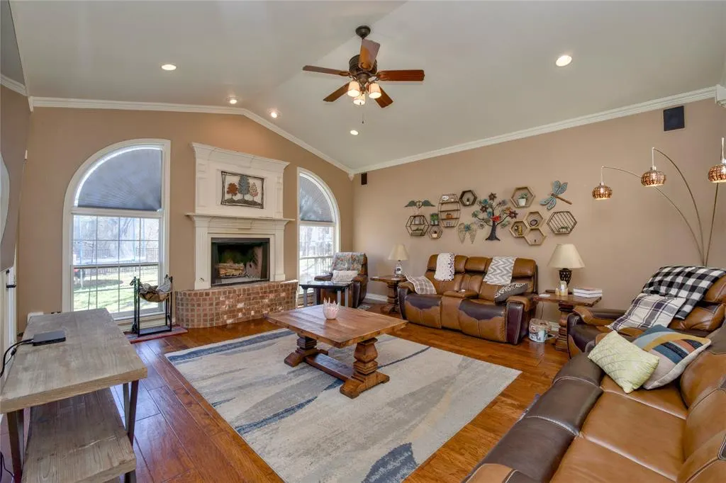 5480 Bridle Path