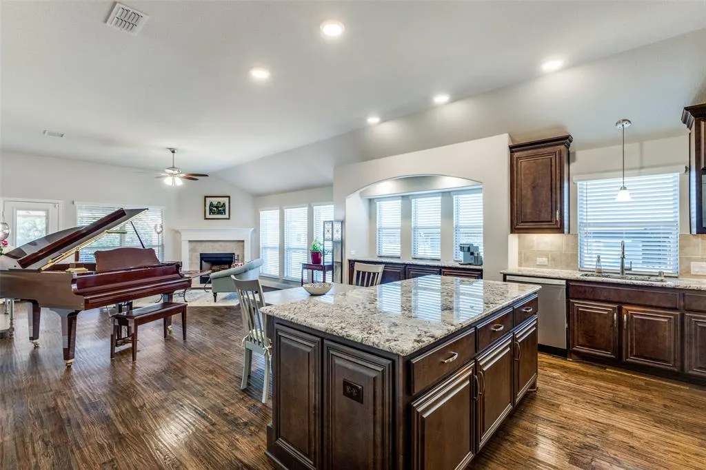 1218 Rockridge Trail