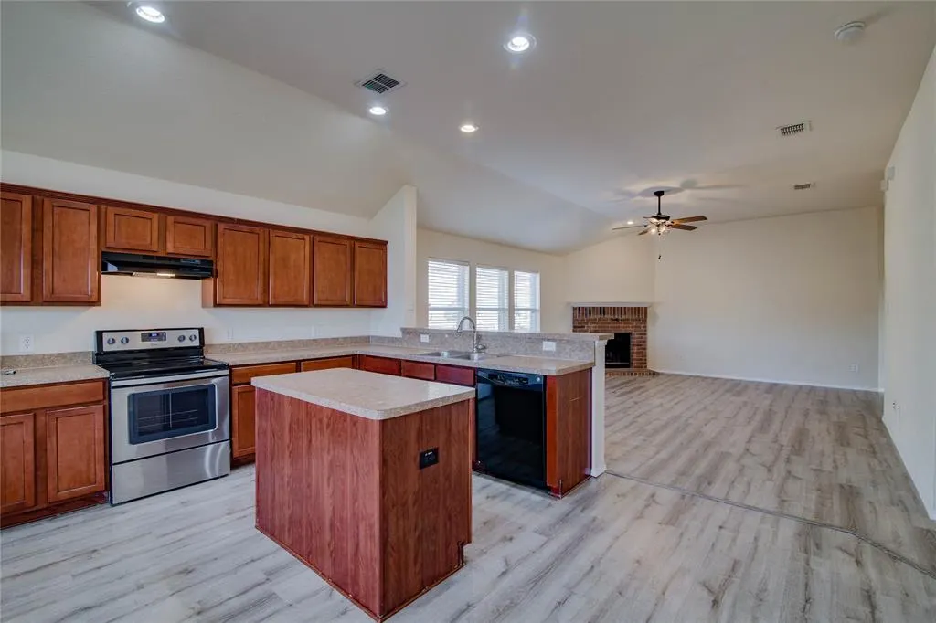 1830 SABLE WOOD Drive