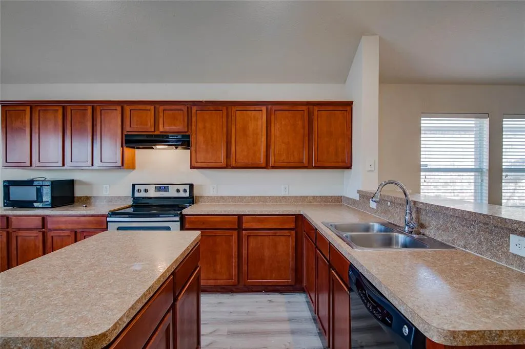 1830 SABLE WOOD Drive