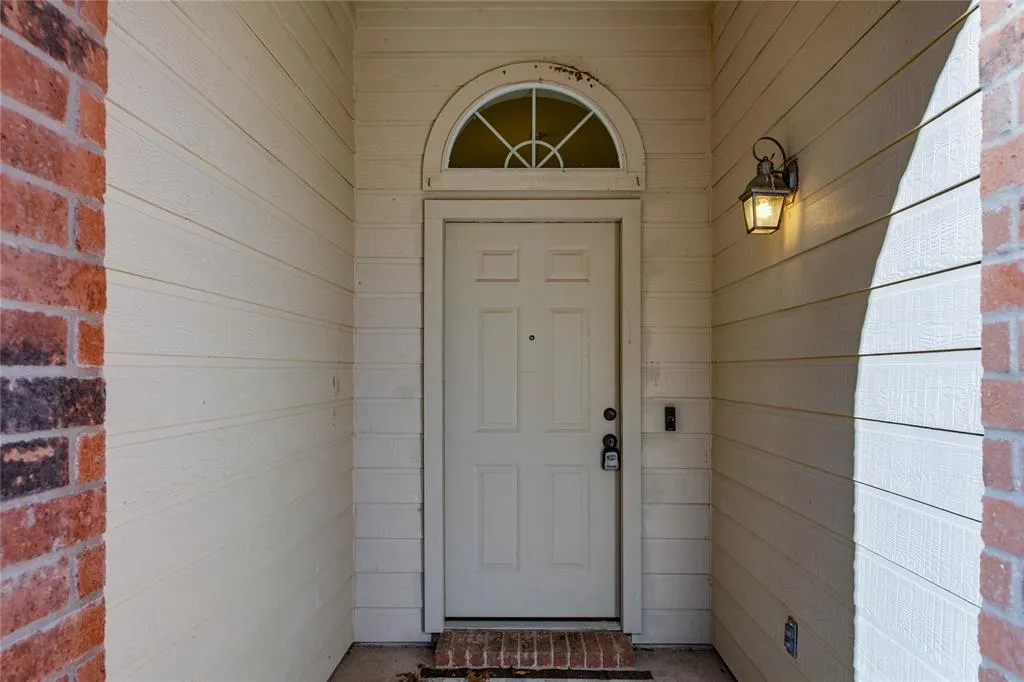 1830 SABLE WOOD Drive