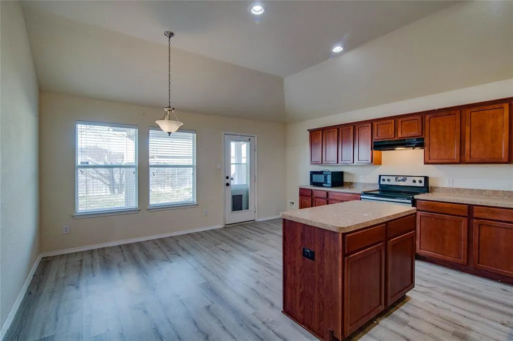 1830 SABLE WOOD Drive