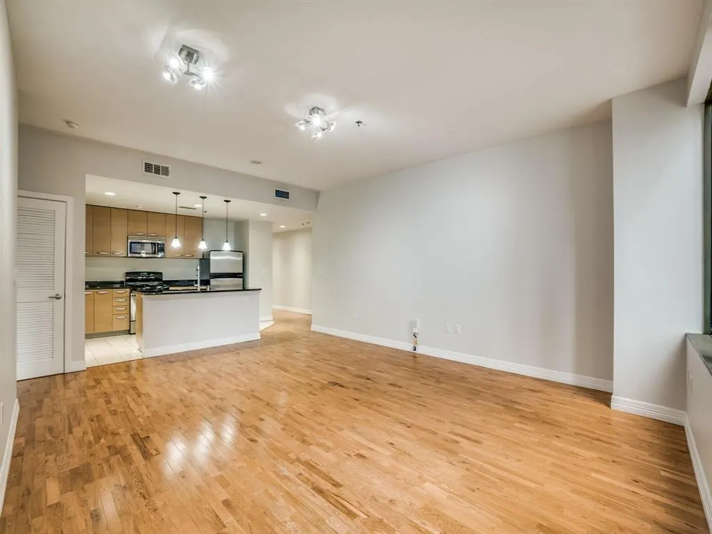 1200 Main Street, #408