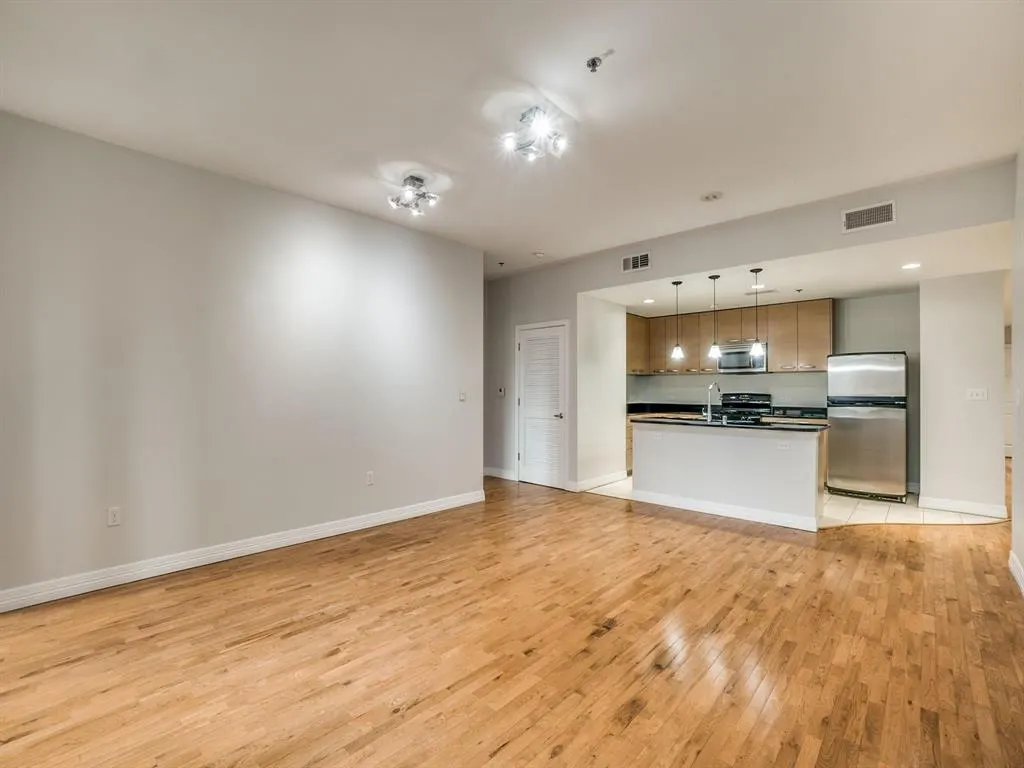 1200 Main Street, #408