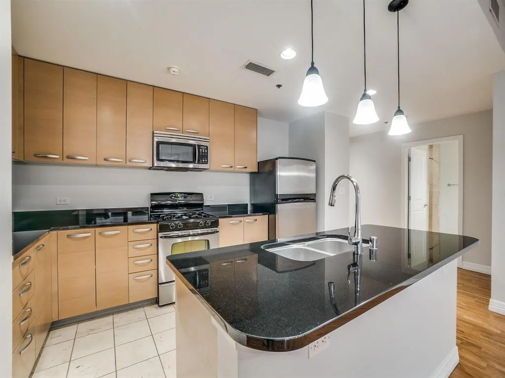 1200 Main Street, #408